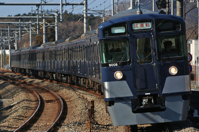 【西武】9000系9108Fがレジェンド・ブルー塗装にて試運転を稲荷山公園駅で撮影した写真