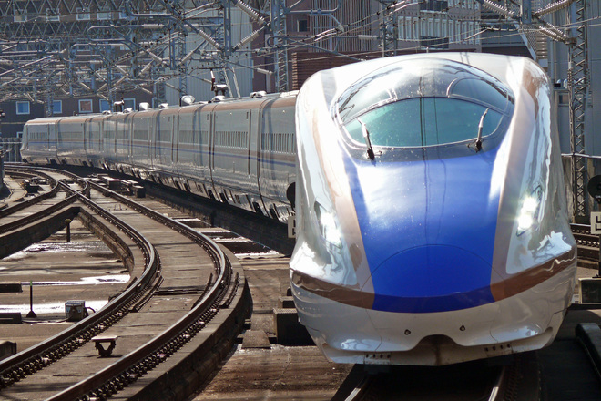 【JR東】E7系「北陸直通専用新幹線で行く金沢・富山・福井への旅」運転を仙台駅で撮影した写真