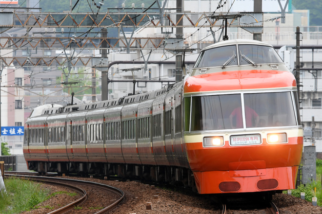 【小田急】7000形 7004F(LSE) 特別団体専用列車運転を小田急永山駅で撮影した写真