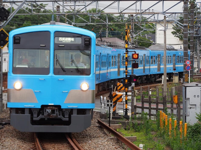 【西武】1251Fが近江鉄道100形塗装にを萩山駅で撮影した写真