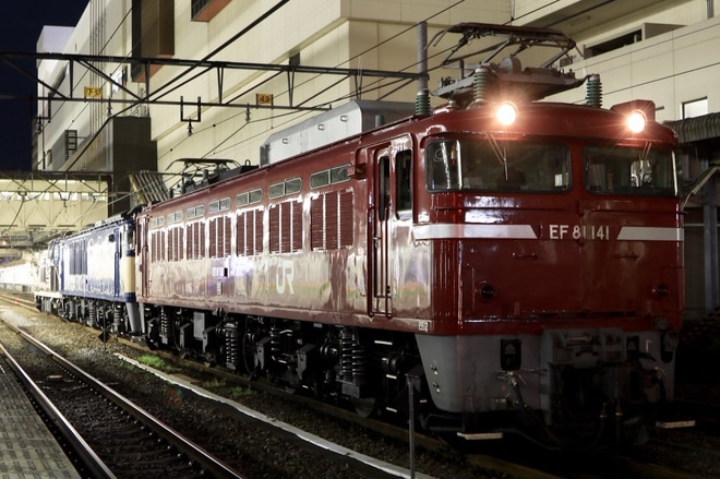 【JR東】EF64-1001/DE10-1705秋田総合車両センター入場配給を高崎駅で撮影した写真