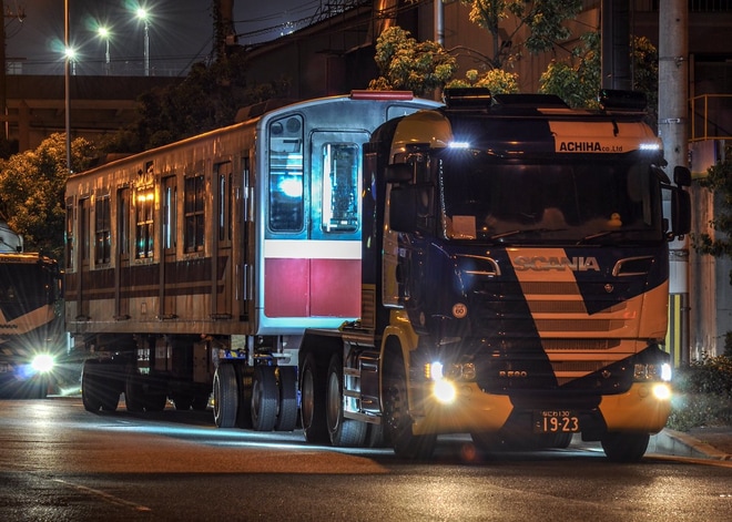 【大阪メトロ】10系1116F廃車に伴う陸送を大阪市内で撮影した写真