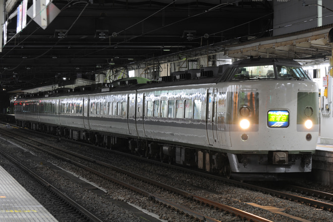 【JR東】臨時特急あずさ80号運転を甲府駅で撮影した写真