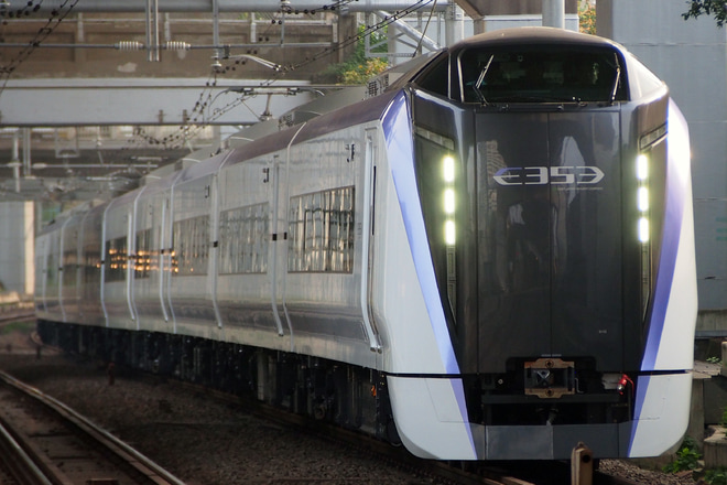 【JR東】E353系S115編成 J-TREC出場試運転を西大井駅で撮影した写真