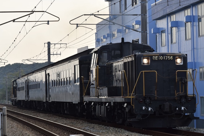 【JR九】「うまかby列車」運行を弥生が丘～基山間で撮影した写真