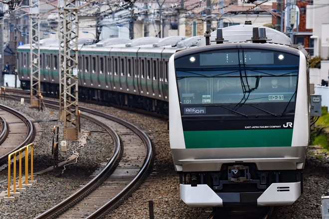 【JR東】E233系ハエ101編成東京総合車両センター出場回送を東十条駅付近で撮影した写真