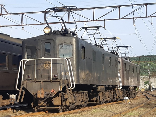 【大鐵】E101牽引の旧型客車3両を使用した団臨が運転を新金谷駅で撮影した写真