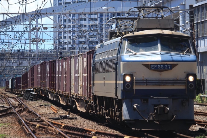 【JR貨】EF66-27牽引の66レが横浜駅経由で運行を横浜駅で撮影した写真