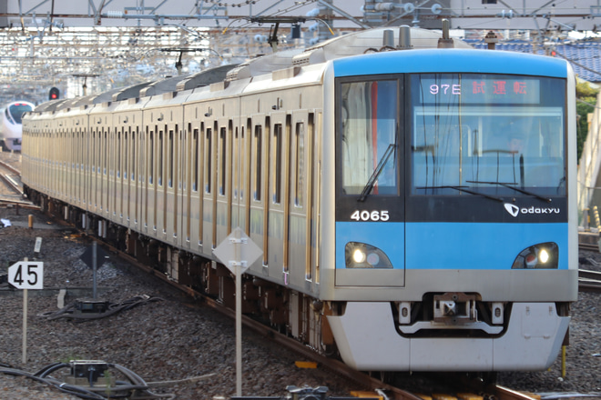 【小田急】4000形4065Fが常磐緩行線で性能確認試運転を松戸駅で撮影した写真