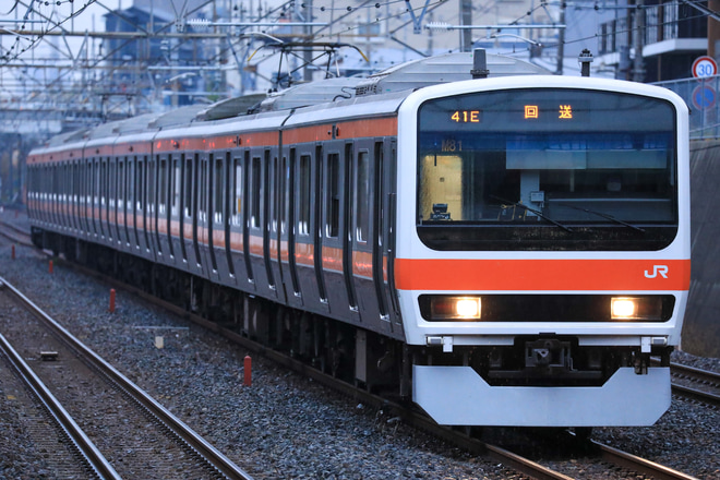 【JR東】有馬記念開催に伴う臨時電車を東浦和駅で撮影した写真