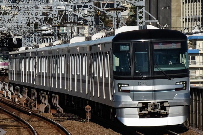 【メトロ】13000系13122F鷺沼工場入場回送を二子新地駅で撮影した写真