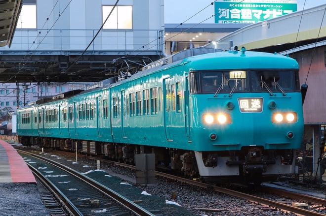 【JR西】117系SG002編成及びSG003編成の一部車両が向日町疎開を茨木駅で撮影した写真