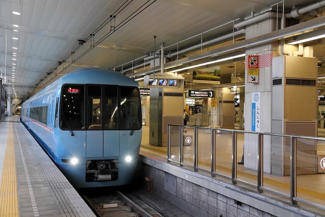 【小田急】60000形60251F(MSE)が試運転で新宿へを新宿駅で撮影した写真