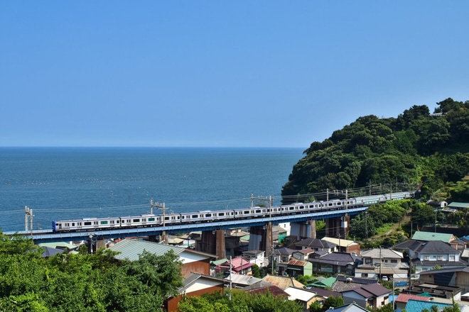 【JR東】E235系1000番台クラF-01編成根府川試運転を根府川～早川間で撮影した写真