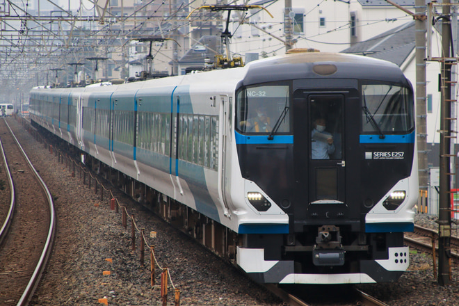 【JR東】E257系オオNA-03編成+オオNC-32編成 東北本線試運転を土呂駅で撮影した写真
