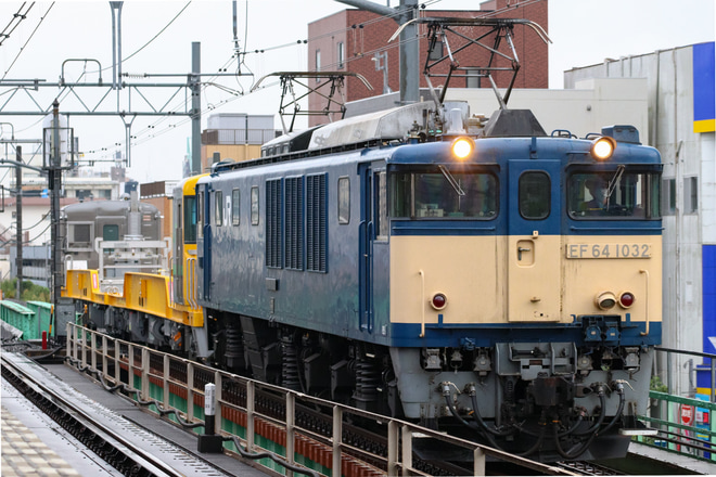 【JR東】キヤE195系ST-12編成 故障に伴う配給輸送を三河島駅で撮影した写真