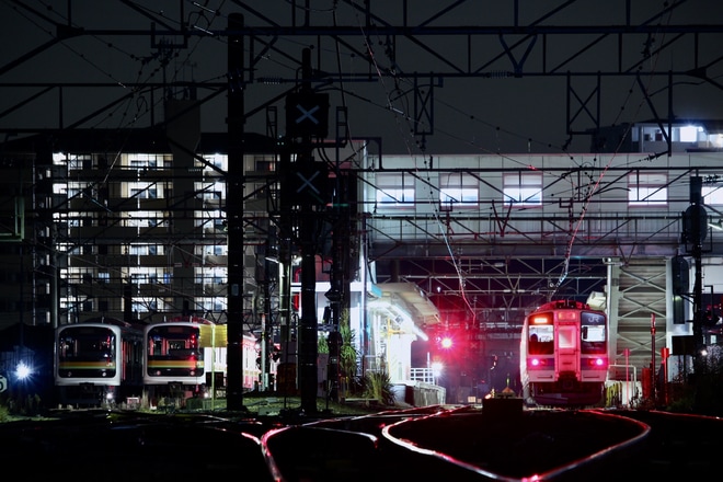 【JR東】八高線霜取り列車で211系N605編成が八高線へを高麗川駅で撮影した写真