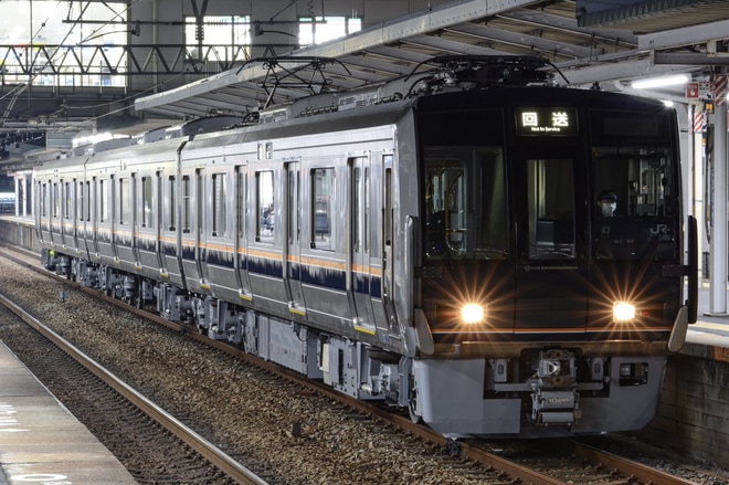 【JR西】207系S12編成網干総合車両所本所を体質改善工事を終えて出場を東加古川駅で撮影した写真