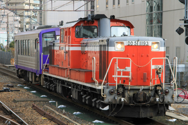 【JR西】キハ120-304網干入場配給を高槻駅で撮影した写真