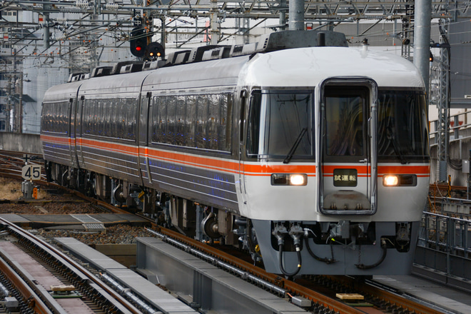 【JR海】キハ85-1113、キハ84-12 NG出場試運転を名古屋駅で撮影した写真