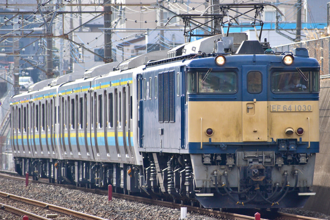 【JR東】E131系マリR09編成+マリR10編成 配給輸送を東浦和駅で撮影した写真