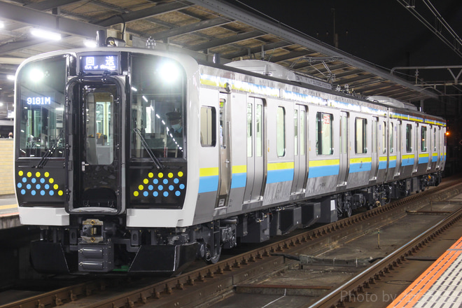 【JR東】E131系マリR12編成 幕張車両センターへ回送を新習志野駅で撮影した写真