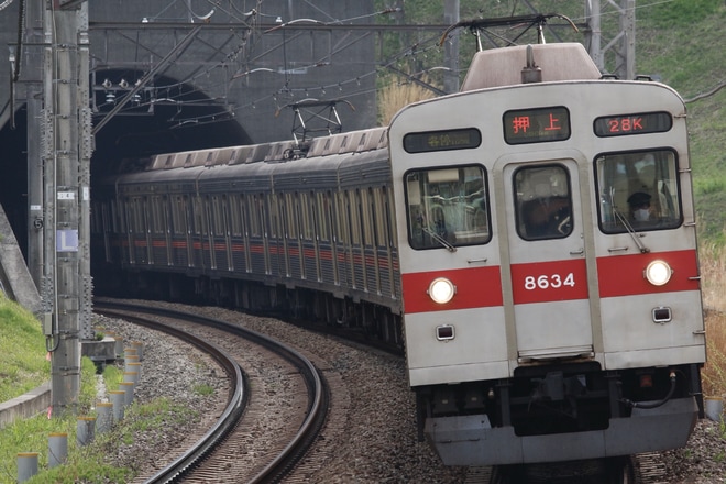 【東急】8500系8634F廃車回送をたまプラーザ駅で撮影した写真