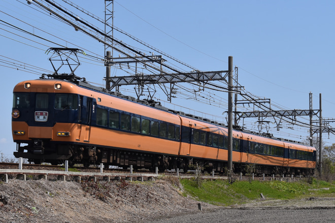 【近鉄】12200系使用の臨時特急運転を白塚～高田本山間で撮影した写真