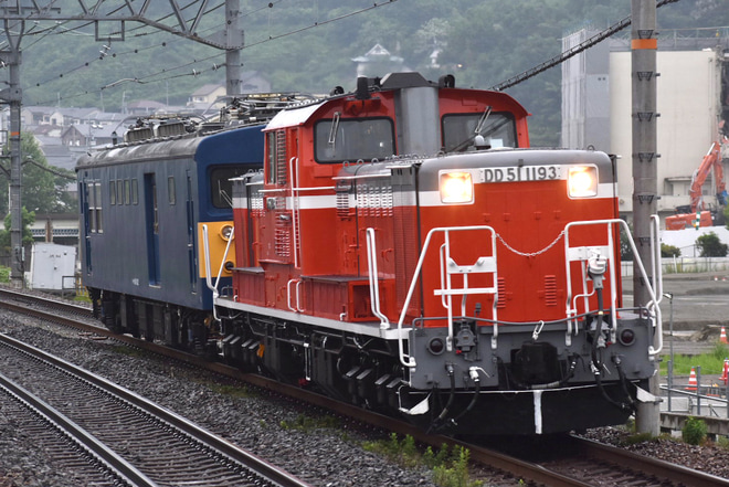 【JR西】DD51+クモヤ145が金沢へ送り込みを島本駅で撮影した写真