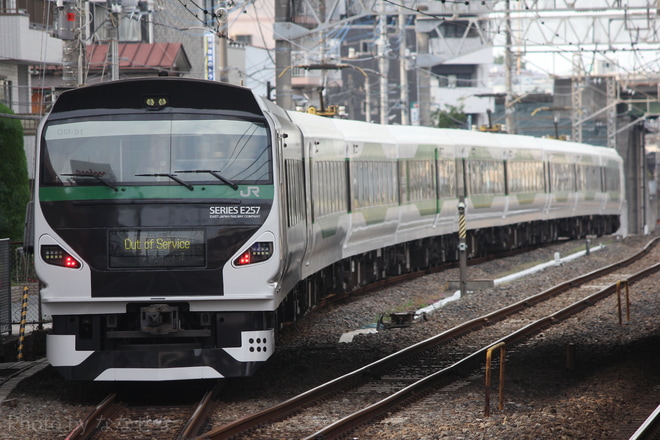 【JR東】E257系オオOM-91編成 長野総合車両センター出場を土呂駅で撮影した写真