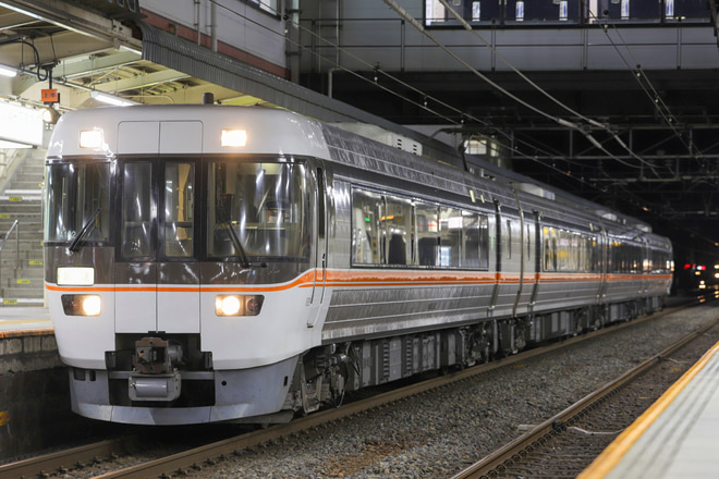 【JR海】383系A102編成が大垣から回送されるを大垣駅で撮影した写真