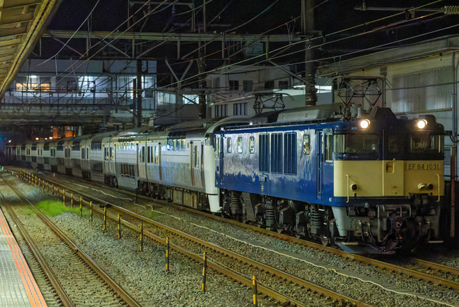 【JR東】215系NL-1編成 長野総合車両センターへ配給輸送を大船駅で撮影した写真