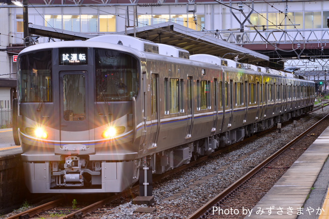 【JR西】225系L1編成近畿車輛出場試運転を宝殿駅で撮影した写真