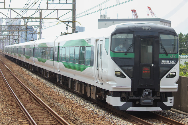 【JR東】E257系5000番台 営業運転開始を市川塩浜駅で撮影した写真