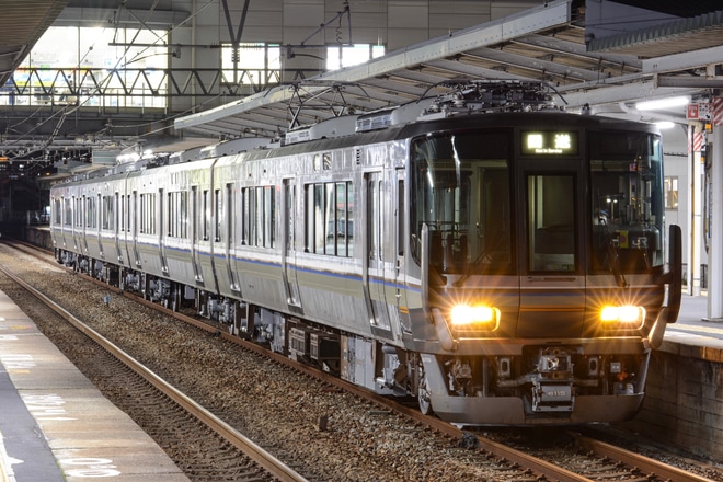 【JR西】223系MA12編成網干総合車両所出場回送を東加古川駅で撮影した写真
