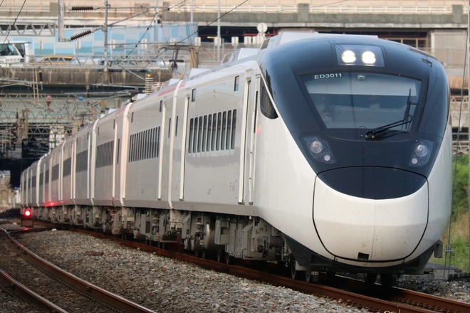 【台鐵】EMU3000形の3011+3012編成が潮州まで試運転を新左営駅で撮影した写真