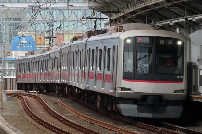【東急】5080系5188F 長津田車両工場へ回送を二子新地駅で撮影した写真