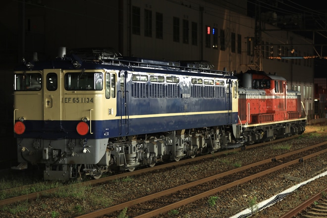【JR西】DD51-1043+EF65-1134長門鉄道部へ配給輸送を不明で撮影した写真