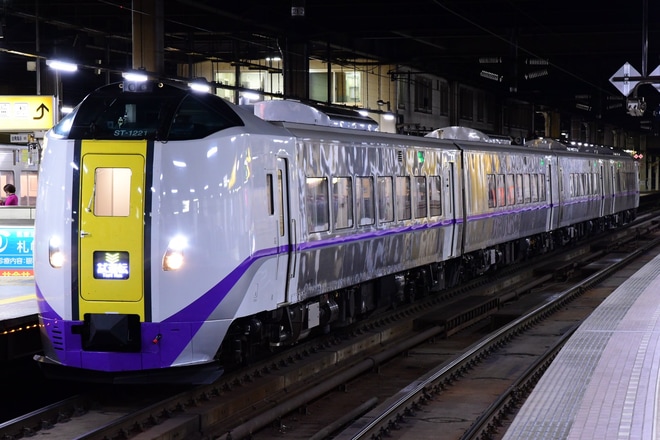 【JR北】キハ261系ST-1221編成+ST-1121編成試運転を札幌駅で撮影した写真