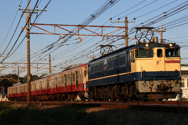【西武】新101系253F (赤電)多摩川線から甲種輸送 (202110)を日野～豊田間で撮影した写真