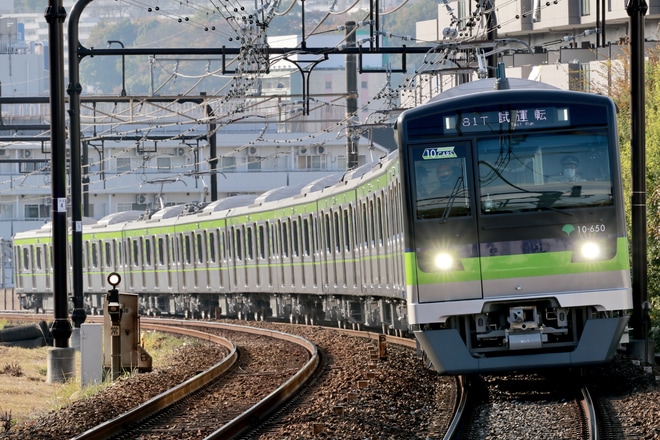 【都営】10-300形10-650F 京王線内試運転を京王永山駅で撮影した写真