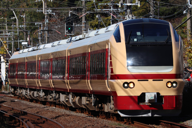 【JR東】E653系カツK70編成「JR貸切列車で行く! 秋色の古都鎌倉ぶらり旅」を北鎌倉～鎌倉間で撮影した写真