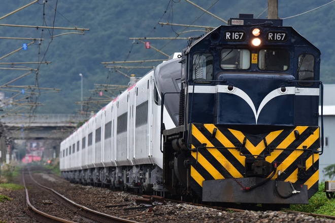 【台鐵】EMU3000型第6編成が輸送を瑞芳〜四腳亭間で撮影した写真
