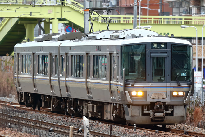 【JR西】223系F10編成が吹田総合車両所入場回送を東淀川駅で撮影した写真
