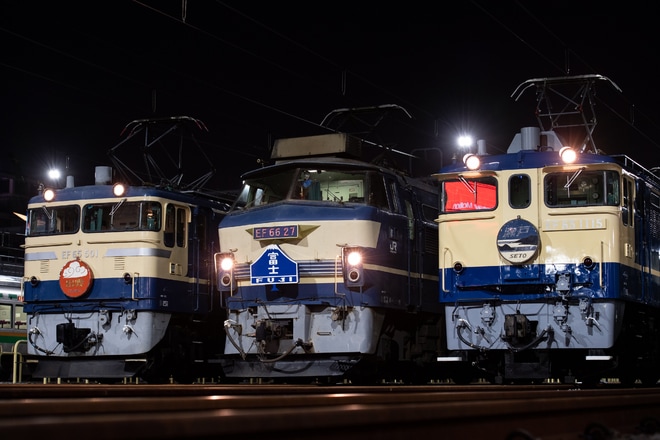 【JR東】EF65-501/EF66-27/EF65-1115「往年の名機、一堂に会す撮影会」(夜の部）を品川駅で撮影した写真
