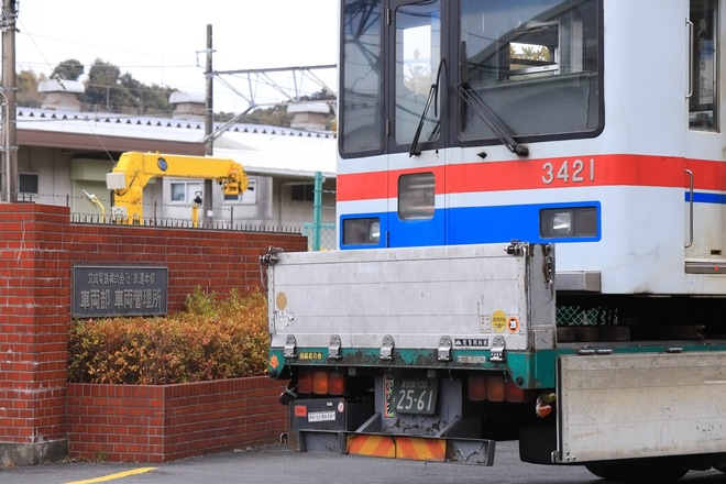 【京成】3400形3428編成3421号廃車陸送を不明で撮影した写真