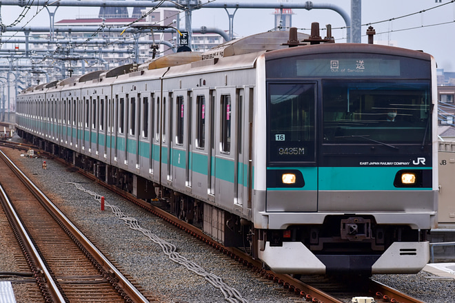 【JR東】E233系2000番台マト16編成 長野総合車両センター出場に伴う回送を国立駅で撮影した写真