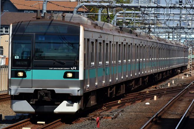 【JR東】E233系2000番台マト9編成長野総合車両センター入場回送を国立駅で撮影した写真