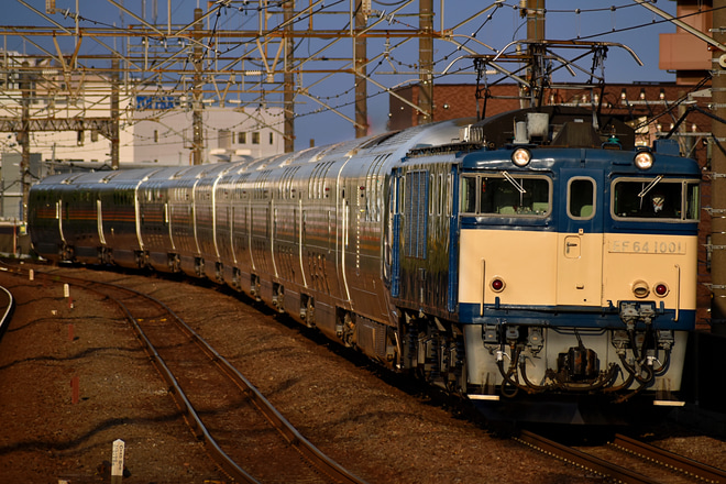 【JR東】EF64-1001牽引「信州カシオペア紀行」が運転を新座駅で撮影した写真