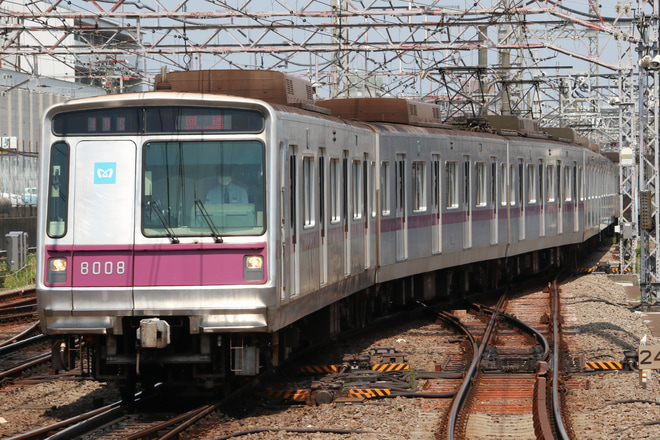 【メトロ】8000系8108F廃車回送を鷺沼駅で撮影した写真